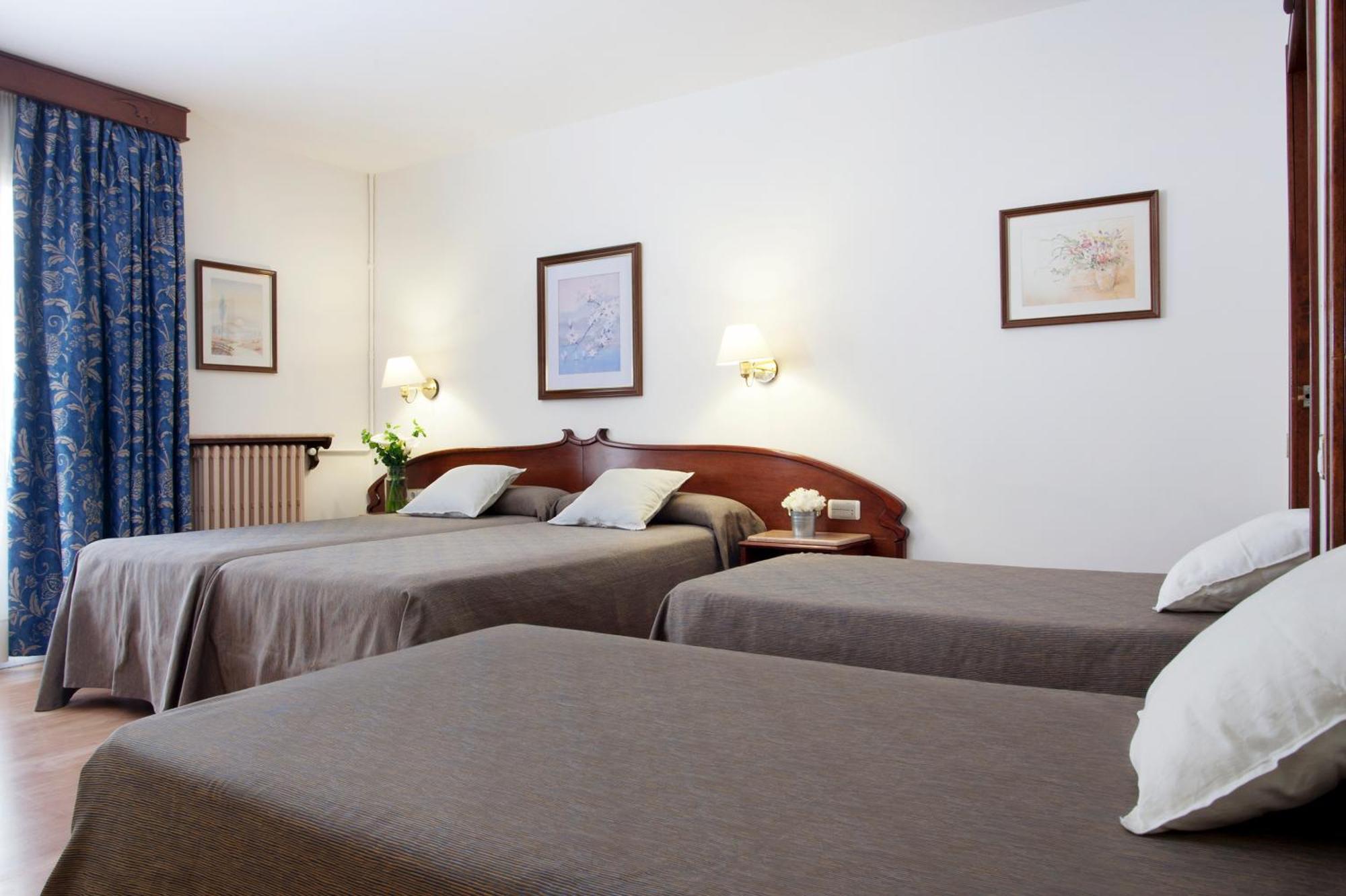 Quadruple Room,1431851797:JPEG